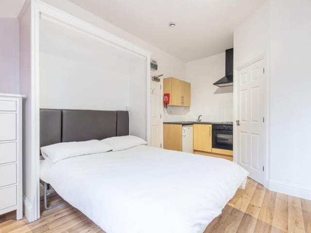 Studio for rent in West Midlands