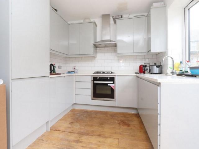Room for rent in Scotch Estate, Greater London