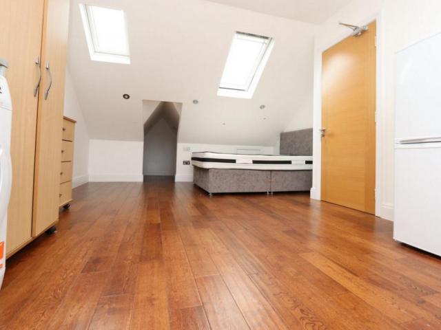 Room for rent in Scotch Estate, Greater London