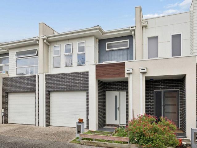 Townhouse for sale in Somerfield Estate, Melbourne