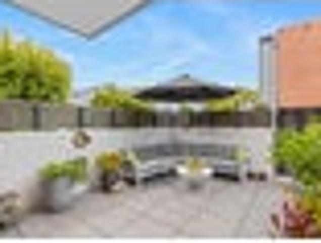 Townhouse for sale in Whangaparaoa