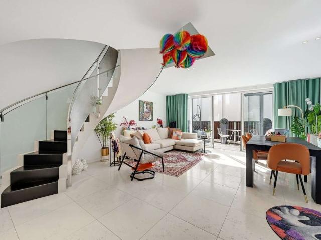 Townhouse for rent in Fitzrovia, Greater London