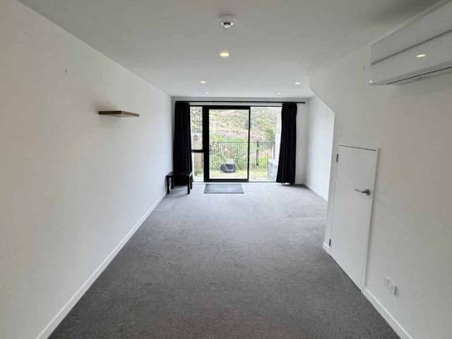 Townhouse for rent in Horokiwi, Wellington