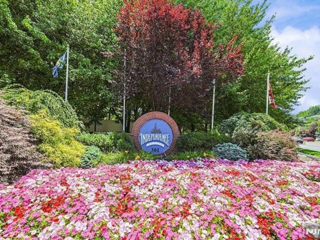 Condo for sale in Edgewater, New Jersey