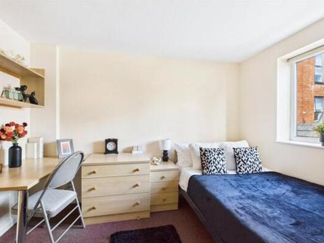 House for rent in Calderstones