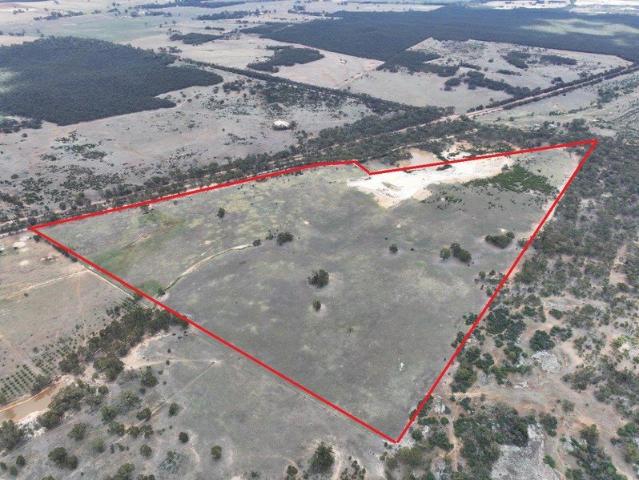 Cottage for sale in Woolshed Flat, Victoria