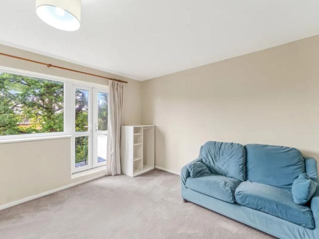 Room for rent in Southfields, Greater London