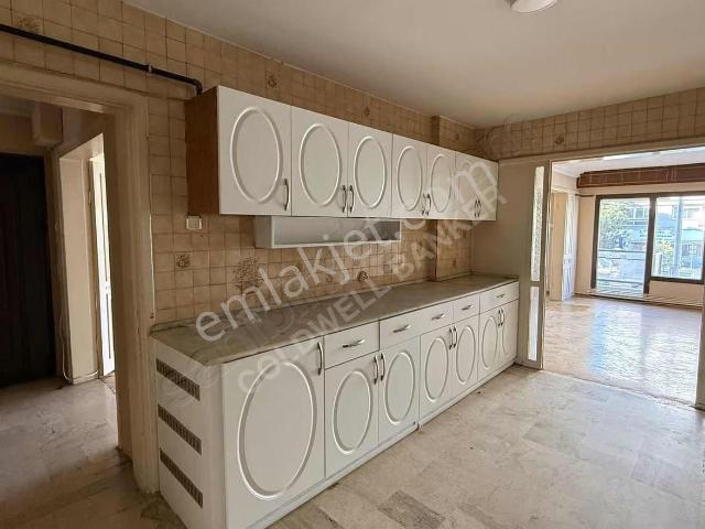Karabağlar, İzmir içerisinde kiralık mülk