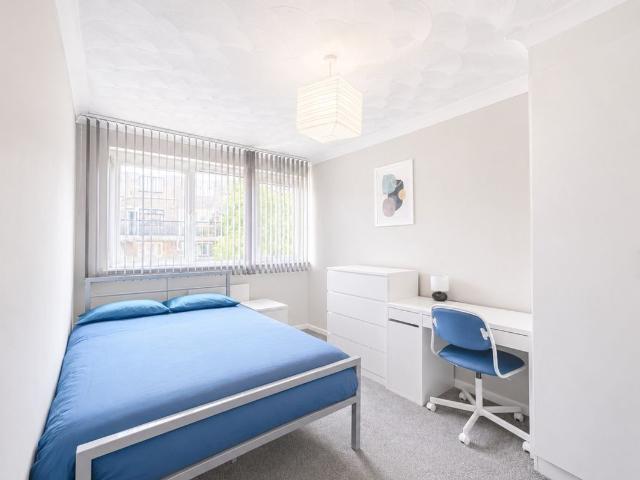 Room for rent in Saint Matthias Estate, Poplar Grove