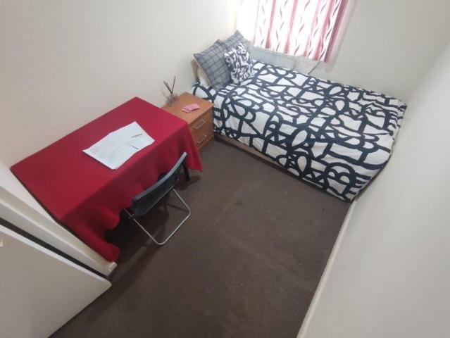 Room for rent in Poplar Grove, Greater London