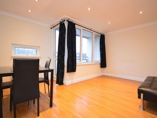 Apartment for rent in Poplar Grove, Greater London