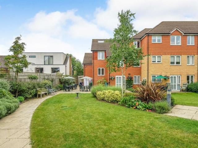 Apartment for rent in Woodford Green, Greater London
