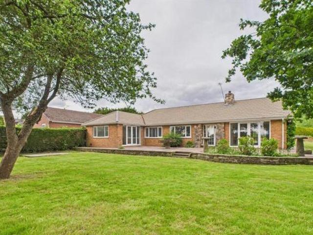 House for sale in Froggatt, East Midlands