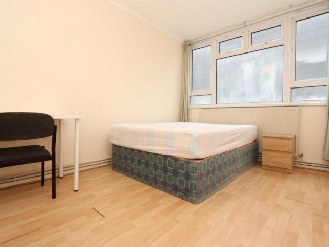 Room for rent in Poplar Grove, Greater London