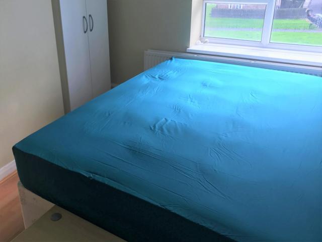 Room for rent in Saint Matthias Estate, Cat Hill