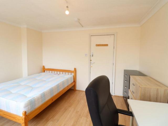 Room for rent in Maryland, Greater London
