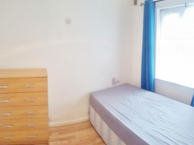 Room for rent in London Borough of Ealing, Greater London