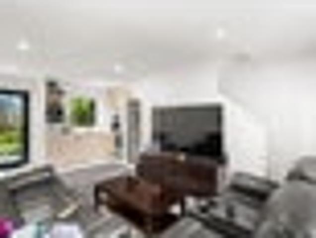 Townhouse for sale in Addington, Canterbury