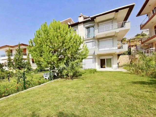 Kuşadasi, Aydin içerisinde satılık Arsa