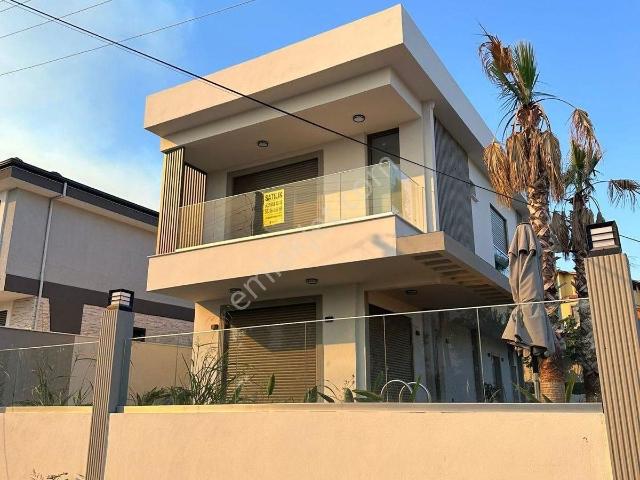 Kuşadasi içerisinde satılık Villa