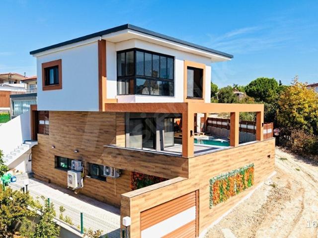 Kadıkalesi, Kuşadası içerisinde satılık Villa