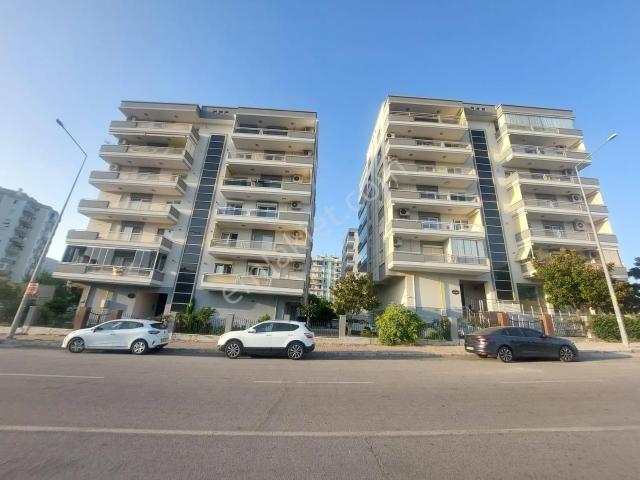 Yeni Girne, Bayraklı içerisinde satılık mülk