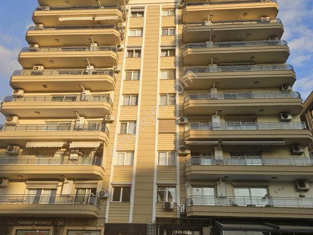 Yeni Girne, Bayraklı içerisinde satılık mülk