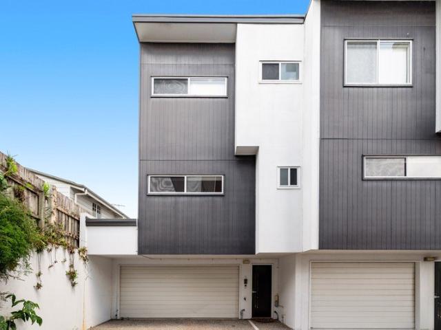 Townhouse for sale in Morningside, Greater Brisbane