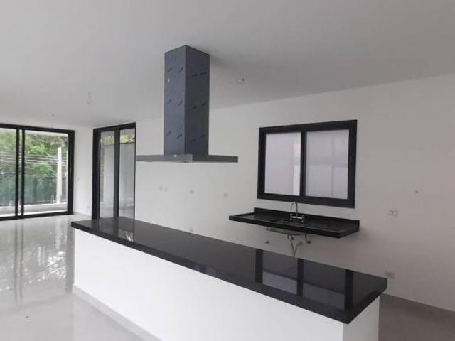 Casa venda em Região Imediata de São José dos Campos, Região Metropolitana do Vale do Paraíba e Litoral Norte