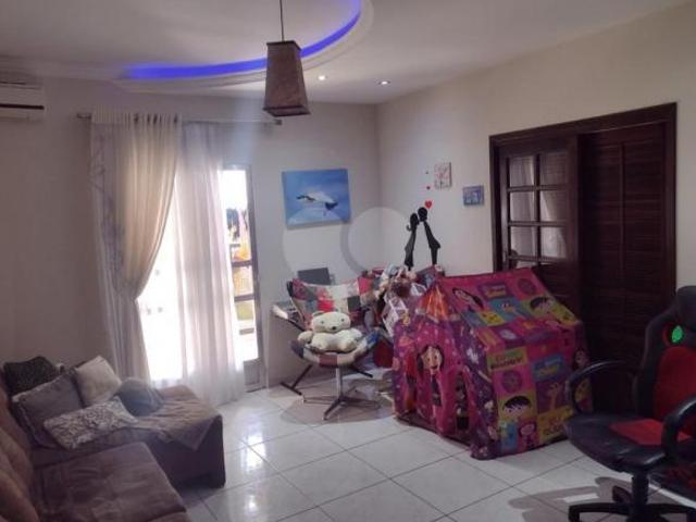 Casa venda em Região Imediata de Taubaté-Pindamonhangaba, Região Metropolitana do Vale do Paraíba e Litoral Norte