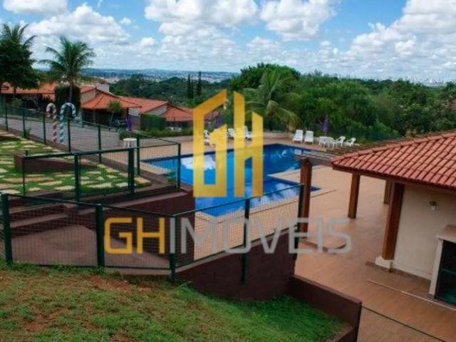 Sobrado venda em Fazenda Petrópolis - Residencial Monte Verde, Goiânia