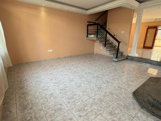 Sobrado aluguel em Região Imediata de Santos, Região Metropolitana da Baixada Santista