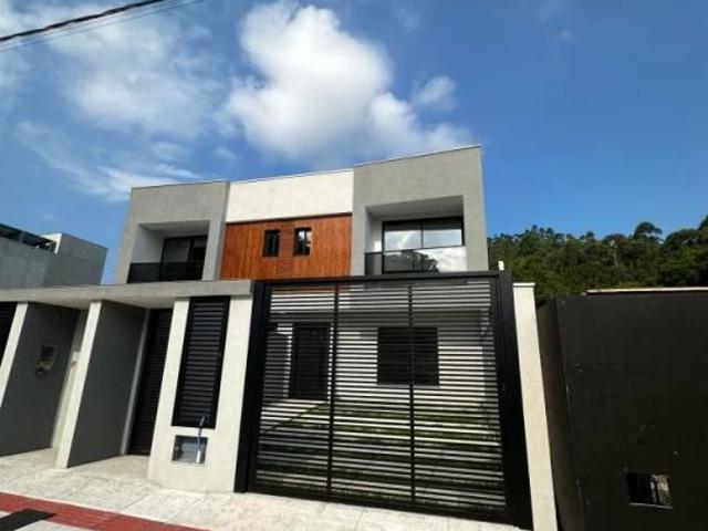 Sobrado venda em Região Geográfica Imediata de Itajaí, Camboriú