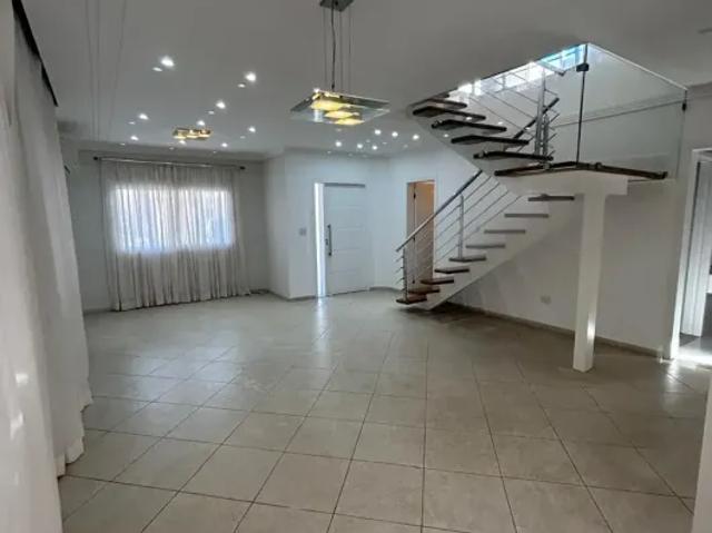 Casa aluguel em Região Imediata de São José dos Campos, Região Metropolitana do Vale do Paraíba e Litoral Norte