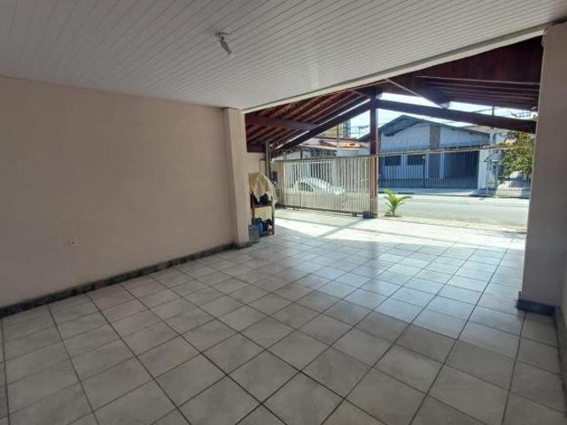 Casa venda em Região Imediata de Taubaté-Pindamonhangaba, Região Metropolitana do Vale do Paraíba e Litoral Norte