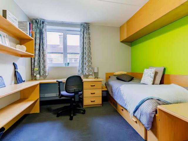 Room for rent in Highburton, West Yorkshire