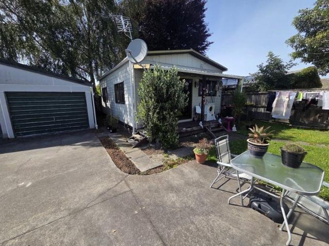 House for rent in Chaslands, Canterbury
