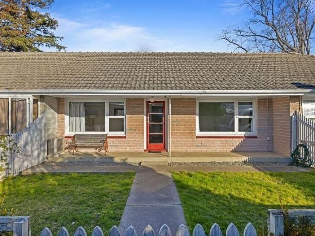 Apartment for rent in Chaslands, Canterbury