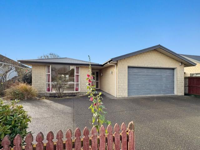 House for rent in Chaslands, Canterbury