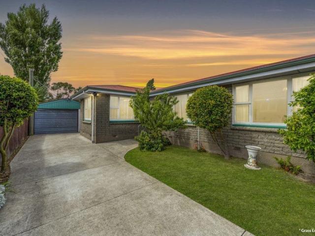 House for rent in Chaslands, Canterbury