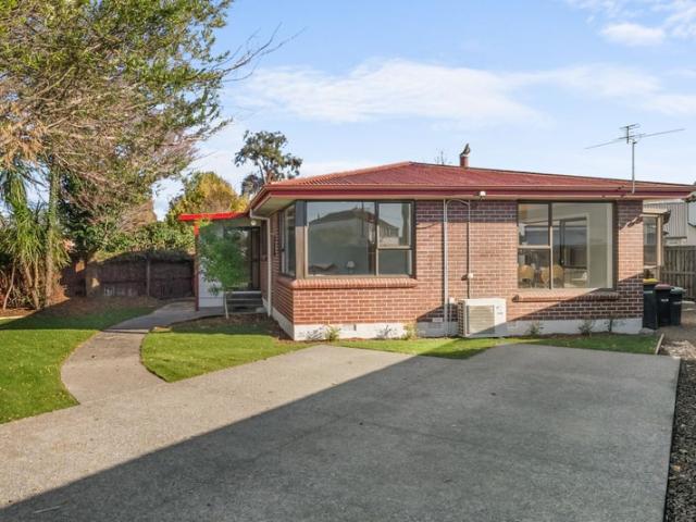 House for rent in Chaslands, Canterbury