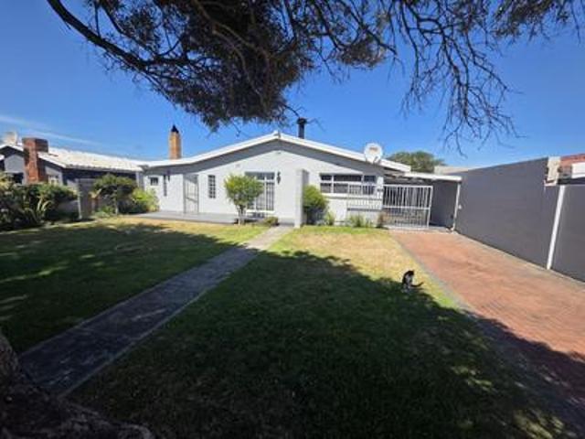 House for sale in Goodwood, Western Cape
