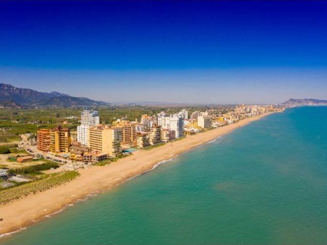 Local Comercial en venta en Valencia De Las Torres, España