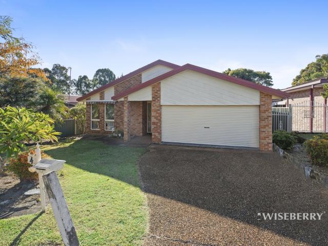 House for sale in Lake Haven, New South Wales