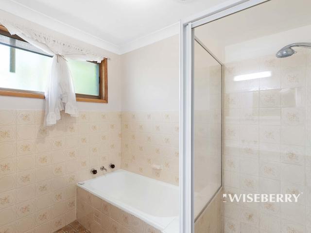 House for sale in Lake Haven, New South Wales