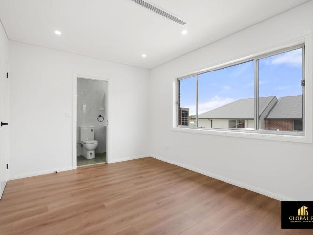 Townhouse for sale in Lurnea