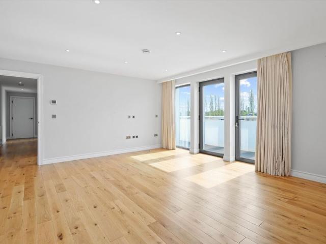 Apartment for rent in Blackhills, Surrey