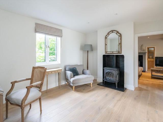 House for rent in Pachesham Park, Surrey