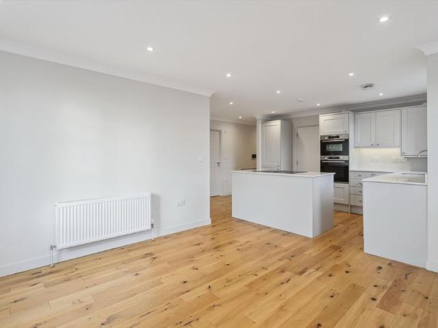 Apartment for rent in Lower Green Esher, Blackhills