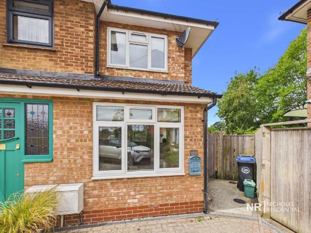 Apartment for rent in Pachesham Park, Surrey